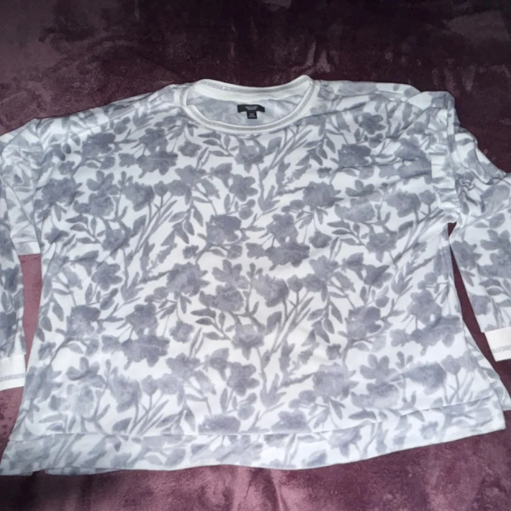 Vera Wang 3 Piece Velour Pajama Set - Picture 3 of 5